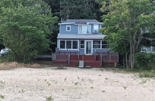 Beachfront Summer Rental- Sea Cliff
