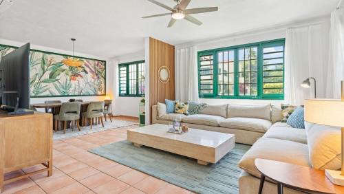 Beachfront Surf House-Family Fun, Pool and Solar
