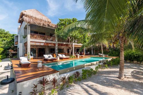 Beachfront Tankah 3 villa for 18 guests!