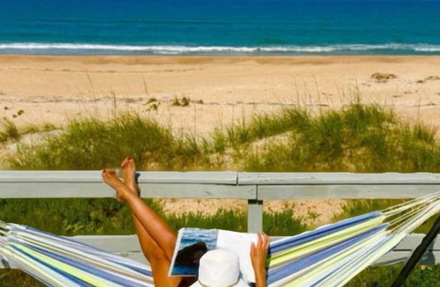 BEACHFRONT ULTRA PRIVATE HOME JUST 11 STEPS to SAND🐚FREEBIES🥞ST. AUG,PETS CONS.