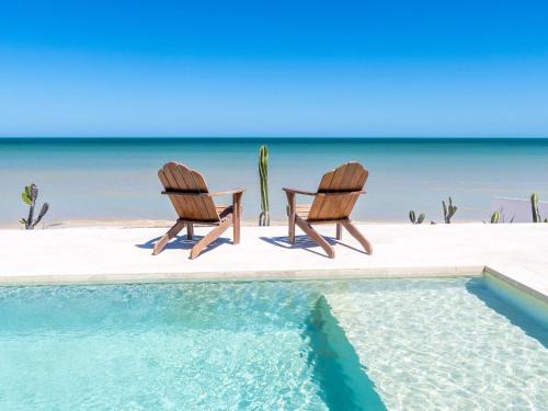 Beachfront Upscale House in Telchac