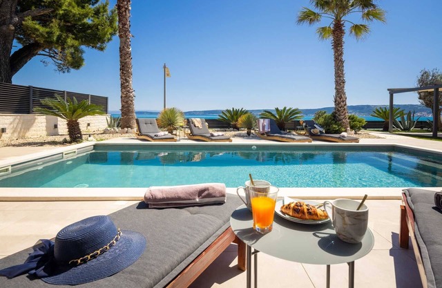 Strandvilla Tota mit Pool