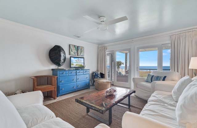 Beachfront | Walk to FloraBama | 2 Pools, 2 Boat Docks w/Slips | My Beach Getaways