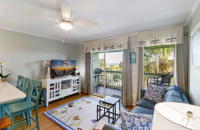 Beachfront well stocked 1 bedroom sea cabin w/ beach view, pier, community pool.
