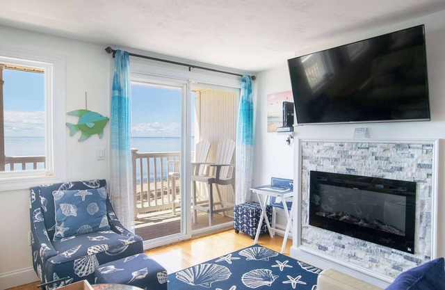 Beachfront with Stunning Views!