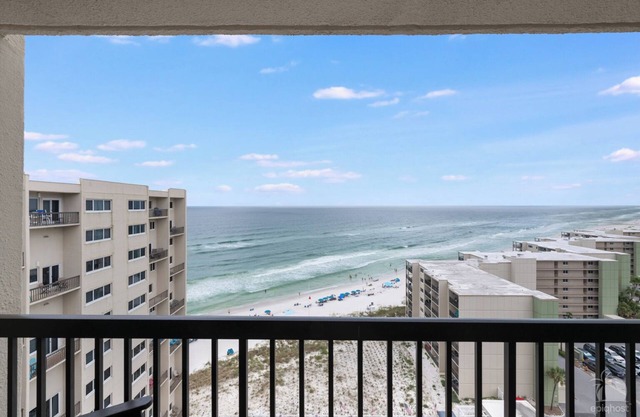 BeachfrontBliss-1BR/2BA-Beachfront/Sweeping Views!