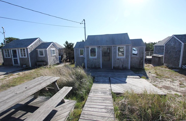 Beachland 14 - Cozy studio cottage, steps to E. Sandwich beach