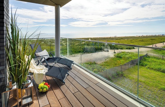 "BeachLoungeFour" Ferienwohnung am Strand mit Sonnenterrasse, Sauna & Meerblick