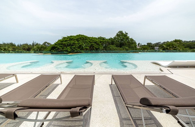 Beachside 2BR 200 m to BangTao beach