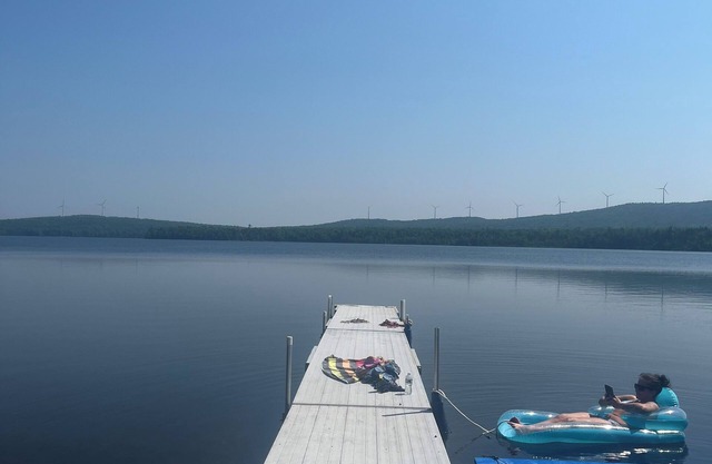 Beachside, 3-bedroom cottage on Caribou Pond in Lincoln