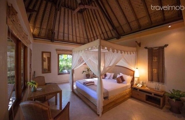 Balinesisches Ferienhaus am Strand in West-Bali