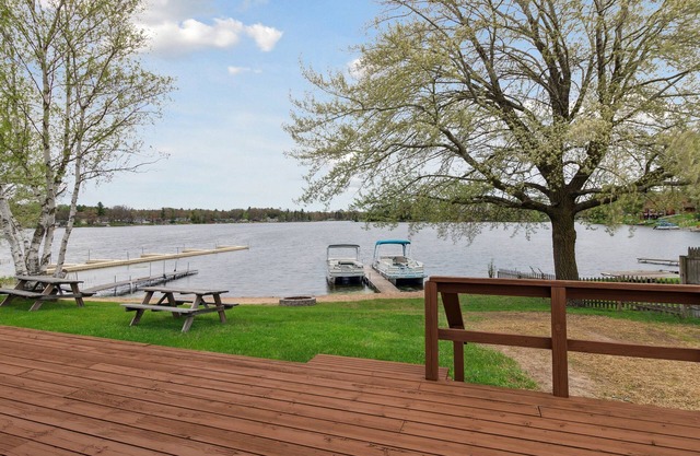 Beachside Bliss Meets Lakeside Tranquility. Your Perfect Getaway Awaits!