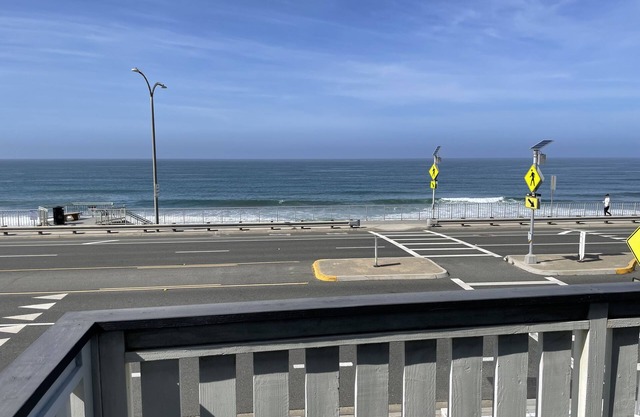 Beachside condo #B with 2bd /2 bath