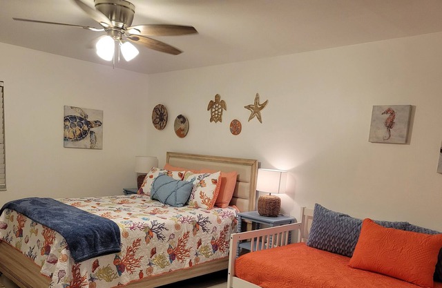 Beachside Getaway*Sea Woods New Smyrna Beach* Directly across street from beach!