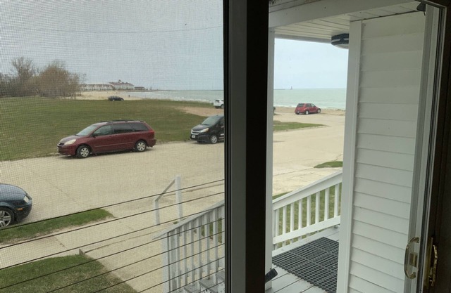 BEACHSIDE GETAWAY IN SHEBOYGAN