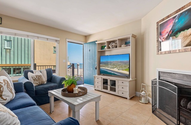 Beachside Getaway - Oceanfront Escape in Carpinteria