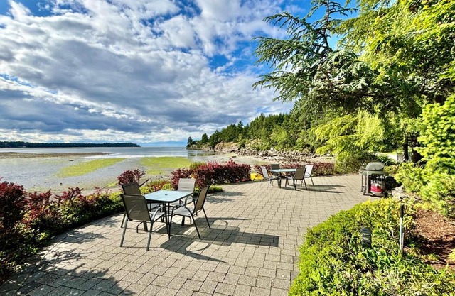 Beachside Townhouses at The Pacific Shores Strata Property