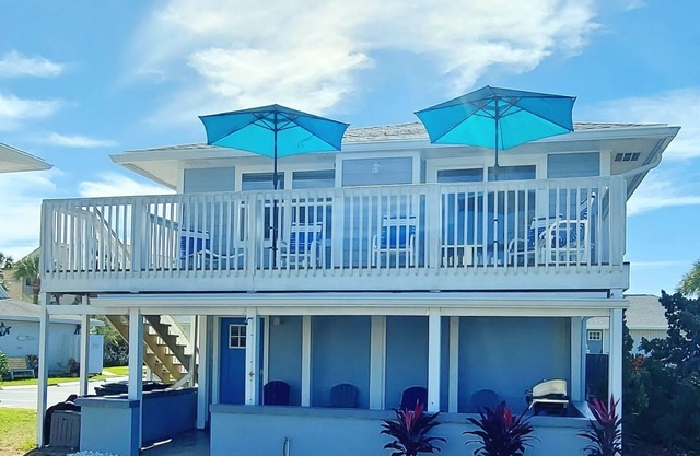 Beachside, Less than 500 steps to beach, large heated Pool
