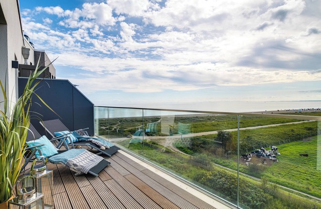 "BeachViewOne": Ferienwohnung direkt am Strand mit Sauna, Balkon & Ostseeblick