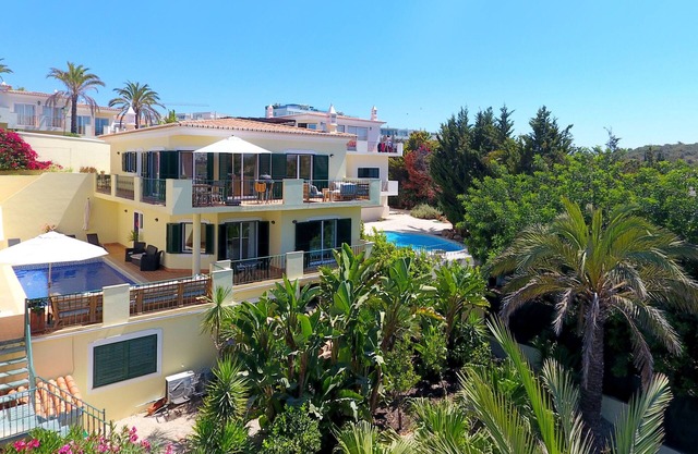 Stunning 11p. beach villa at Praia Grande, 2 min walking from Ferragudo Village