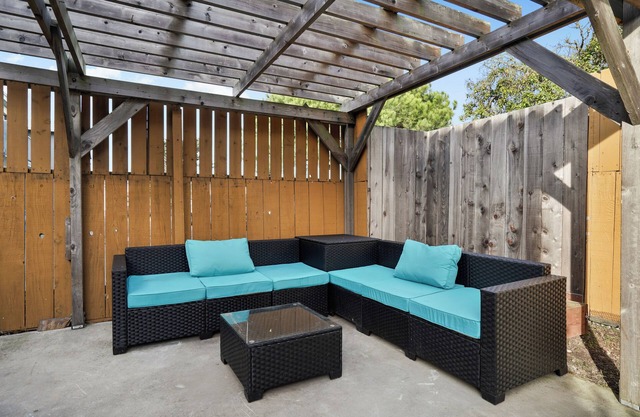 Beachy 1BR Escape with SofaBed Golf