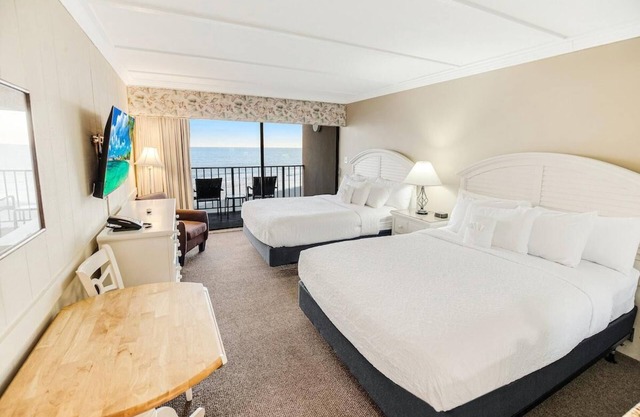Beachy 5th Floor Oceanfront Room