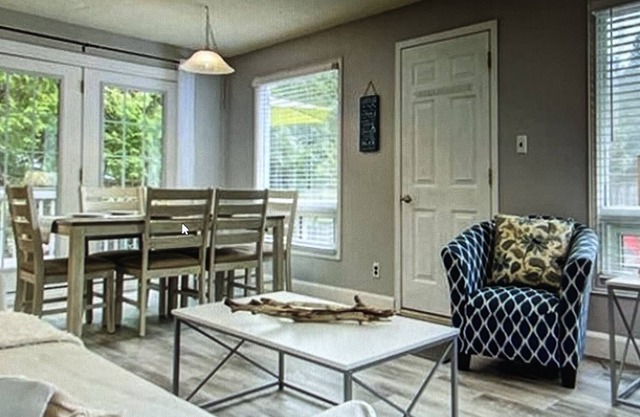 Beachy Chic 2 Bdrm-1 minute walk to the Beach