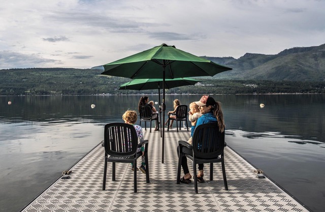 Beachy family cabin right on Shuswap Lake
