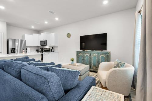 Beachy Gulf Breeze Home, Family & Pet Friendly