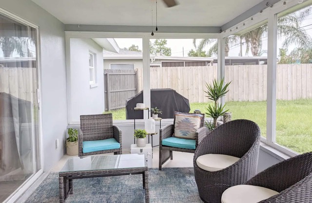 Beachy-Modern, Pet-Friendly Home in Clearwater, perfect for multi-month getaways