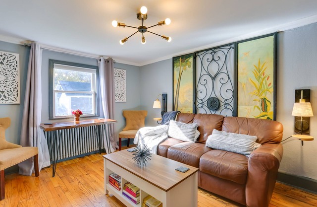 Beacon Apt w/ Patio + Grill; Walk to Main St!
