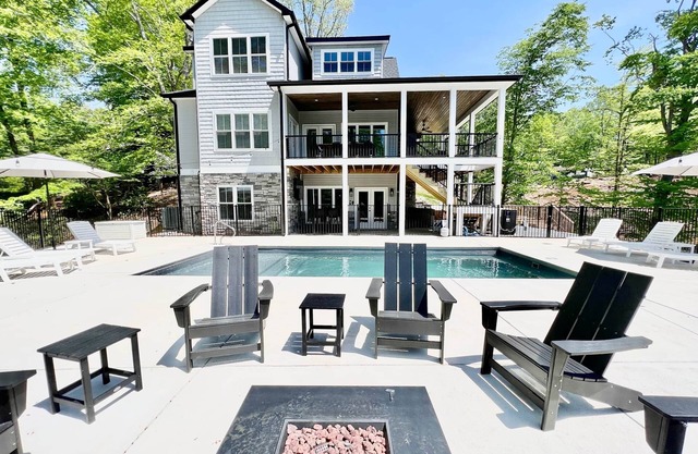 Beacon Pointe, New 7-Bed Lakefront Luxury w/ Covered Decks + Heated Salt Water Pool, Hot Tub, Dock!