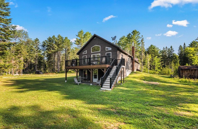 Beagle Lodge - Four season getaway - with shared waterfront and snowmobile access from your door!