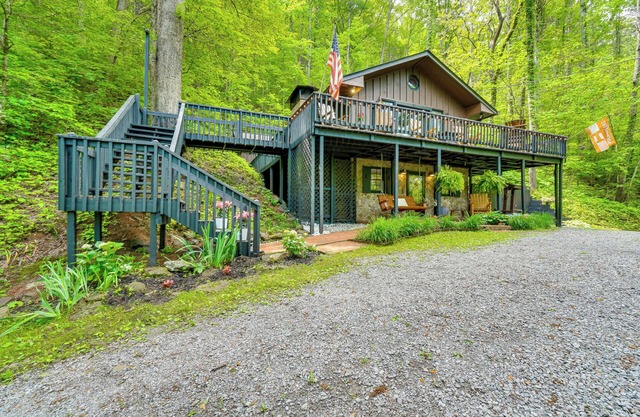 'Bear Acres Getaway' Cabin w/ Deck in Townsend!