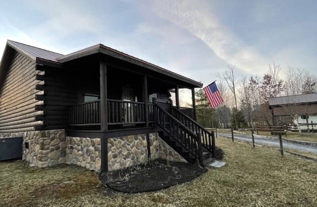 Bear Claw Cove #2 Pet Friendly/HotTub/ Bicycles/Kayaks