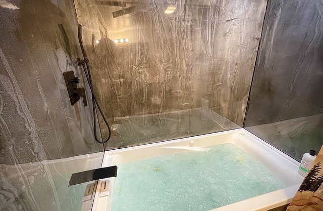 Bear Creek Resort, Cabin Suite (end unit 1 king) JACUZZI BATHTUB SUITE, Cabin Suite (end unit 1 king