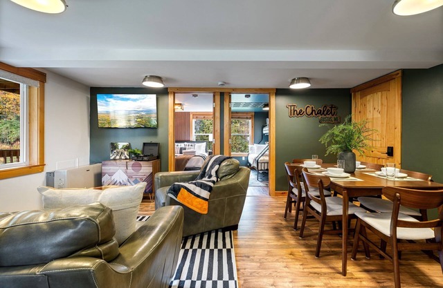 Bear Cub Charming 2-bedroom apartment near Sugarloaf on Snowmobile/ATV trails