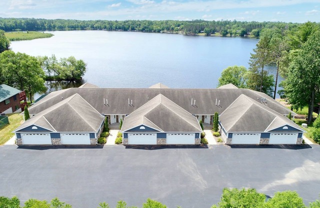 Bear Den Retreat - Lakefront Home on Beautiful Lake Nokomis