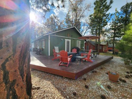 Bear Escapes II Affordable Luxury Cabin
