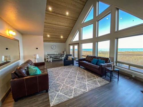 Bear Foot Beach House-Beautiful Views on the Lake