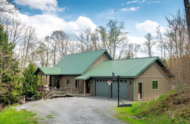 Bear Haven - Abgeschiedenes Waldgrundstück, Fischteich, Haustiere erlaubt, Whirlpool, Feuerstelle