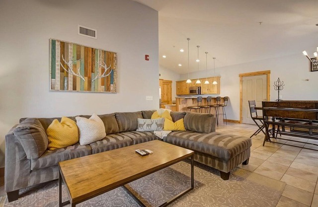 Bear Hollow Condo-Sleeps 10-3BD/2BA