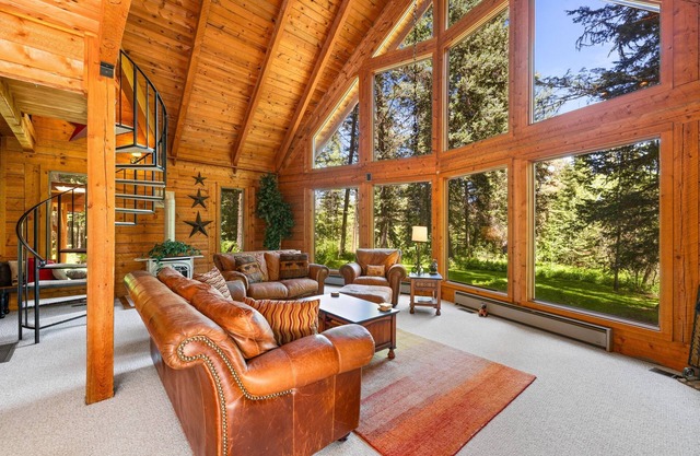 Bear Lodge - Hot Tub - Forested Setting - Pet Friendly