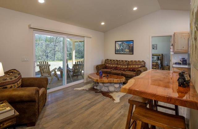 Bear Paw Cabin new construction near Yosemite on a beautiful property