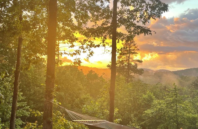 “Bear Paw Resort” View’s, Privacy, Covered decks, Outdoor spaces, Easy access