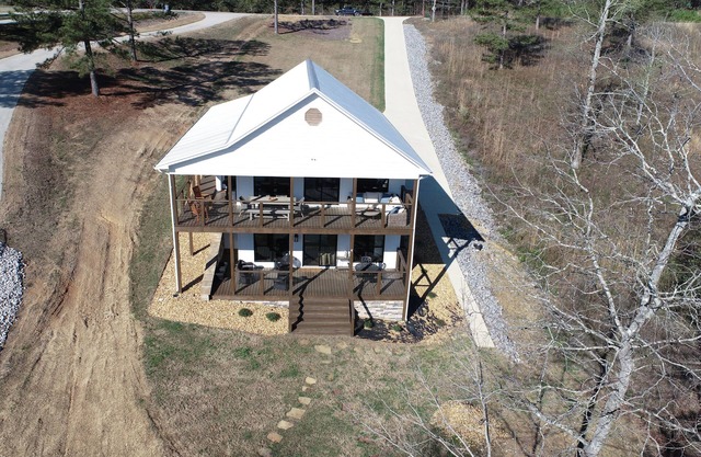 Bear Pen Branch - Luxury home!