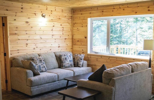 Bear's Den Cabin - Lakewood Park Cabins