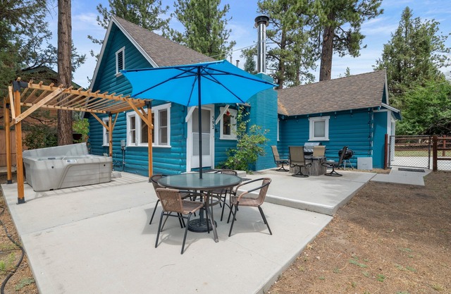 Bear Slope View - Close to Slopes, Pet Friendly, Fenced Yard, Hot Tub