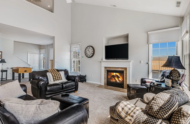 Bear Trap Dunes 2nd floor condo w/shared sauna, golf on-site, & basketball court