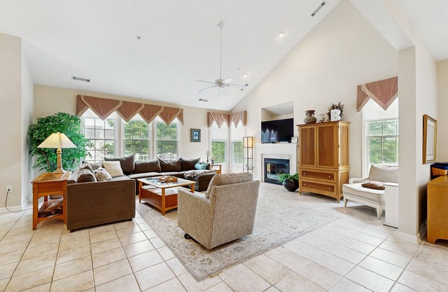 Bear Trap Dunes 2nd floor condo w/ balcony, free WiFi, and basketball court